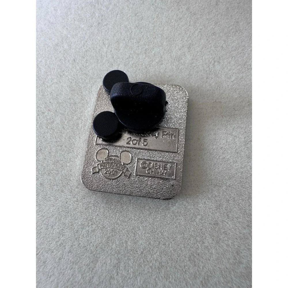 WDW Fish with Mouse Ears Car Stick People Hidden Mickey Series Disney Pin 64831